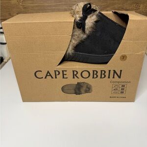 Cape Robbin Black Faux Fur Ankle Boots Size 7